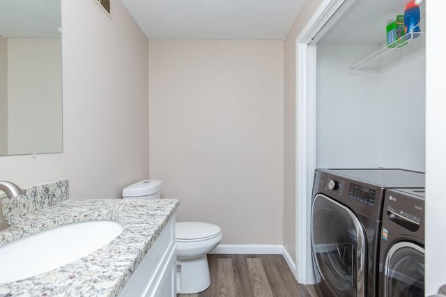 5 Tsienneto Rd Unit 92, Derry, NH 03038