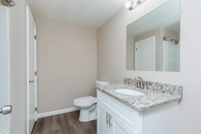 5 Tsienneto Rd Unit 92, Derry, NH 03038