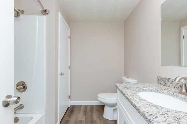 5 Tsienneto Rd Unit 92, Derry, NH 03038