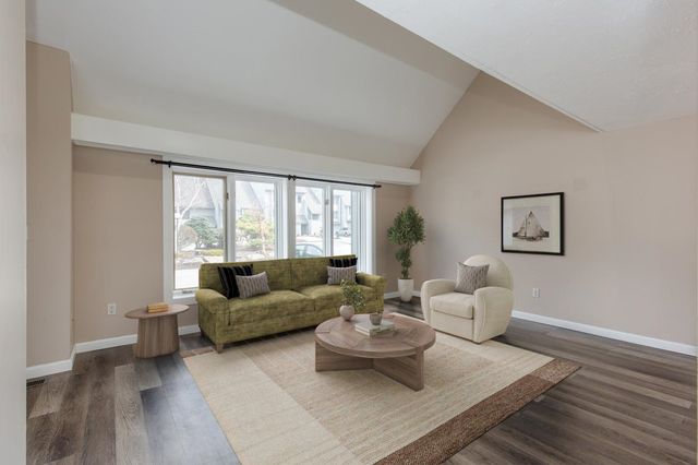 5 Tsienneto Rd Unit 92, Derry, NH 03038