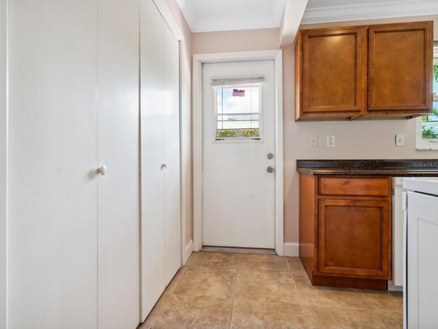 2153 PUEBLO CIRCLE V14, Sarasota, FL 34231