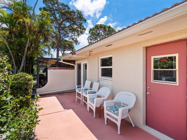2153 PUEBLO CIRCLE V14, Sarasota, FL 34231