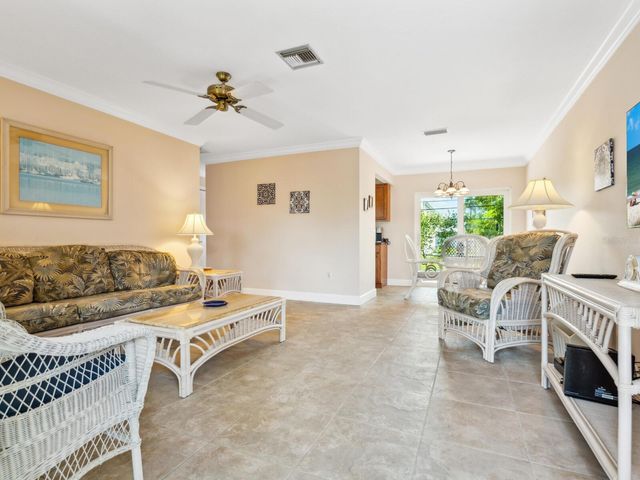 2153 PUEBLO CIRCLE V14, Sarasota, FL 34231