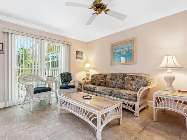 2153 PUEBLO CIRCLE V14, Sarasota, FL 34231