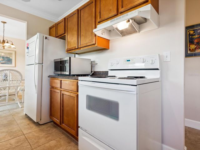 2153 PUEBLO CIRCLE V14, Sarasota, FL 34231