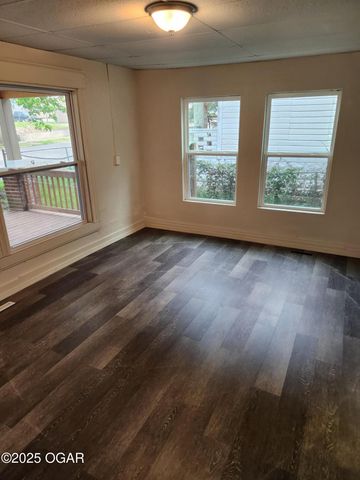 210 S Pearl Avenue, Joplin, MO 64801