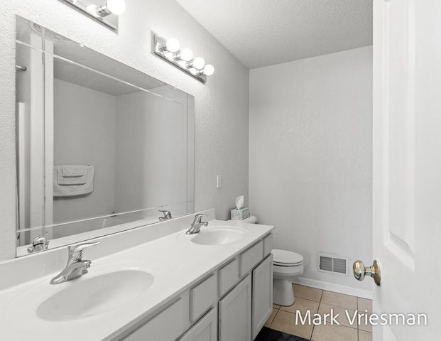 2411 Lake Avenue 36, Muskegon, MI 49445