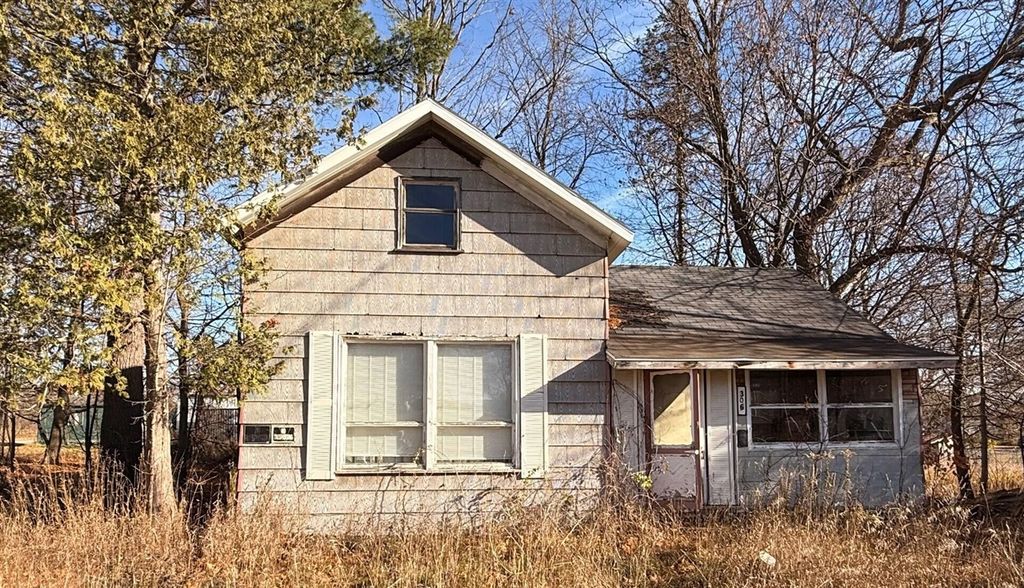 6812 3rd Choice Street, Chase, MI 49623