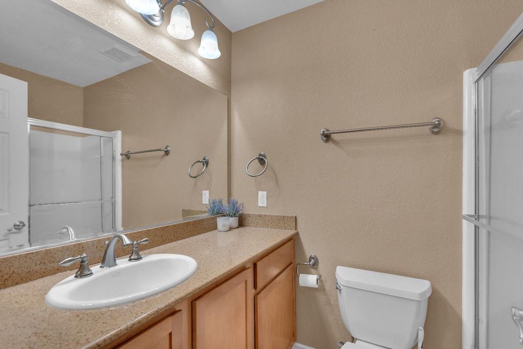 Image 11 of property listing at 3739 W Bullard Avenue # 221, Fresno, CA 93711