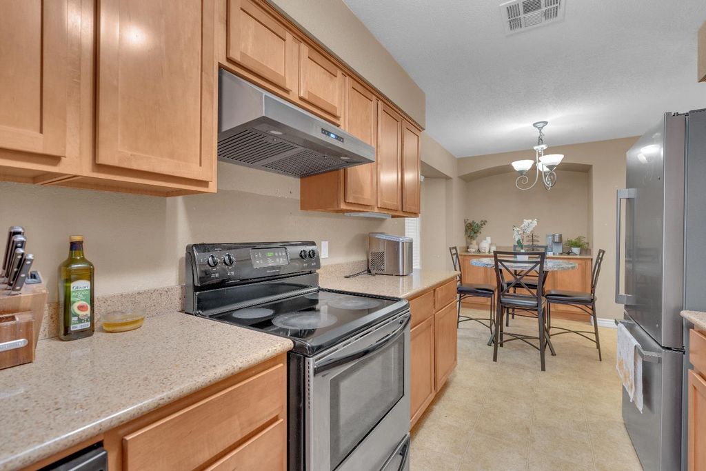 Image 4 of property listing at 3739 W Bullard Avenue # 221, Fresno, CA 93711
