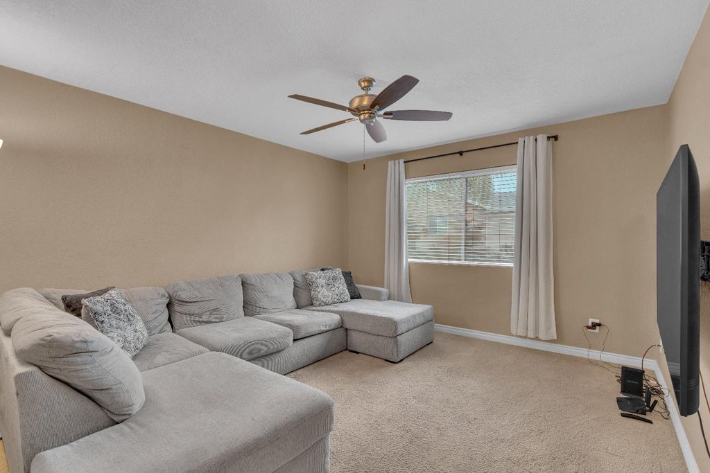 Image 9 of property listing at 3739 W Bullard Avenue # 221, Fresno, CA 93711