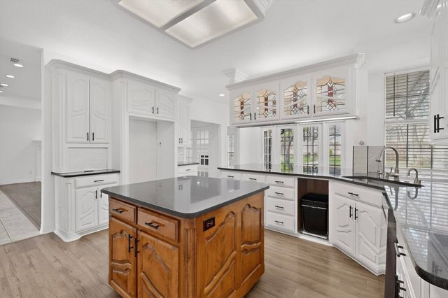 1405 Briar Drive, Bedford, TX 76022