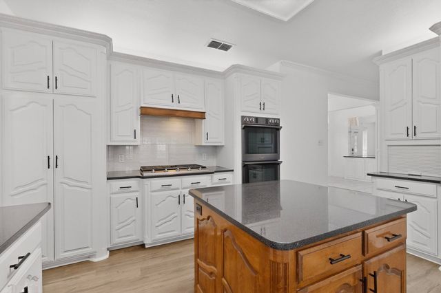 1405 Briar Drive, Bedford, TX 76022