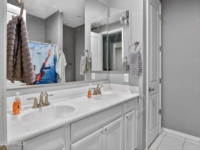 202 E SANTORI Drive, San Tan Valley, AZ 85140