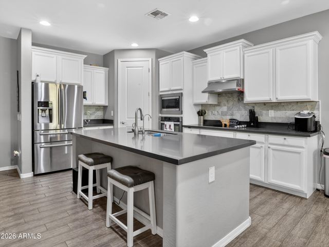 202 E SANTORI Drive, San Tan Valley, AZ 85140