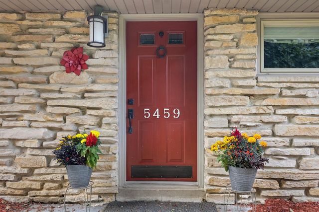 W220N5459 Town Line ROAD, Sussex, WI 53089