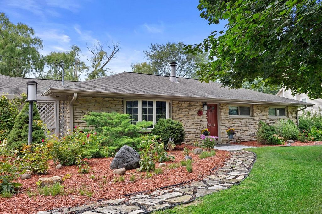 W220N5459 Town Line ROAD, Sussex, WI 53089