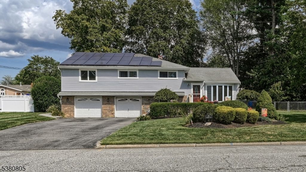 26 Ackerson Ave, Pequannock Twp., NJ 07440
