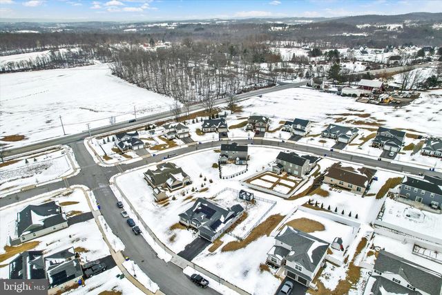 303 NORMANDY LN, Dillsburg, PA 17019