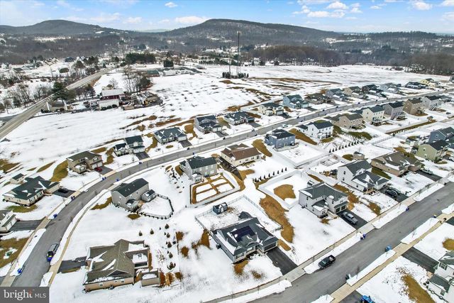 303 NORMANDY LN, Dillsburg, PA 17019