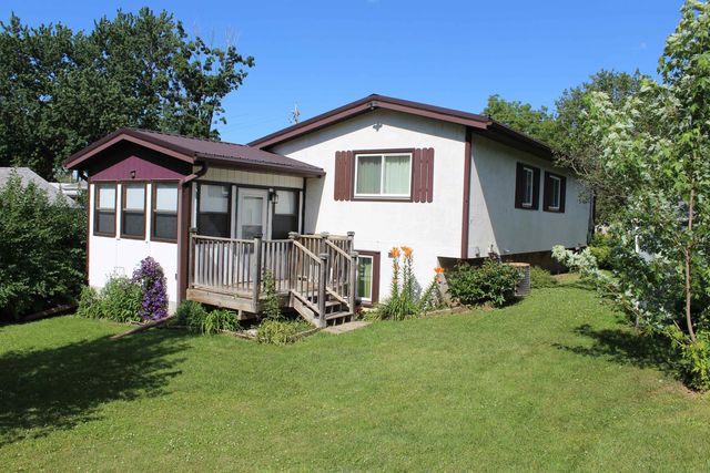 811 Beck Street, Charles City, IA 50616