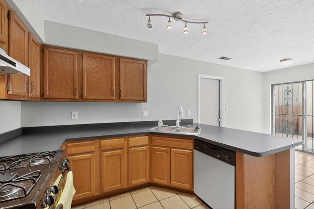 7709 Pinewood Drive NW, Albuquerque, NM 87120