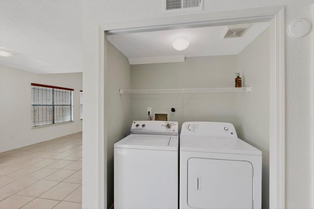 7709 Pinewood Drive NW, Albuquerque, NM 87120