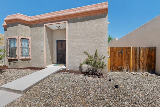 7709 Pinewood Drive NW, Albuquerque, NM 87120