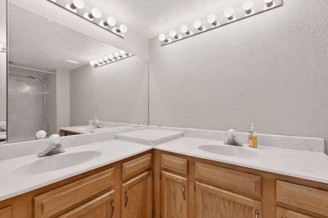 7709 Pinewood Drive NW, Albuquerque, NM 87120