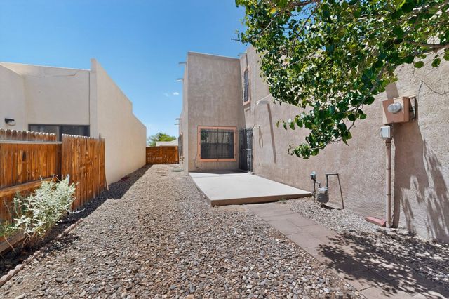 7709 Pinewood Drive NW, Albuquerque, NM 87120