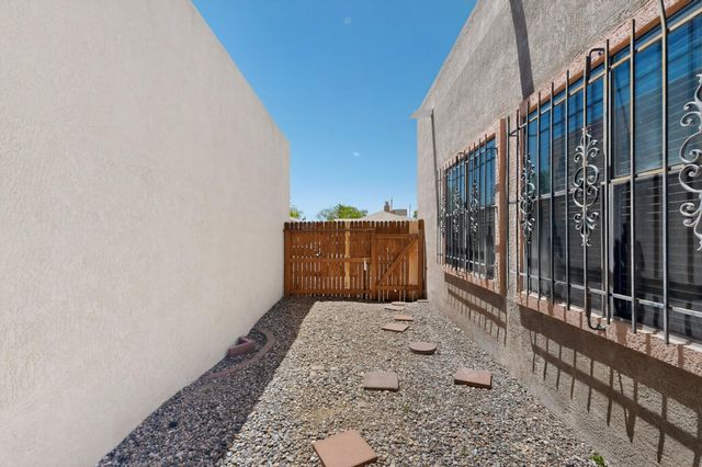 7709 Pinewood Drive NW, Albuquerque, NM 87120
