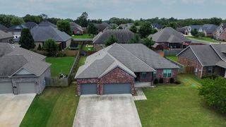 2011 Venice Avenue, Lowell, AR 72745