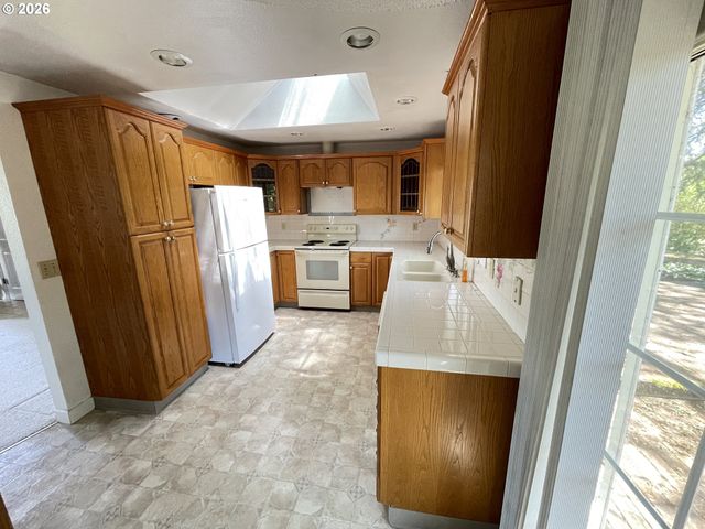 1860 Sw 193RD Ct, Beaverton, OR 97003