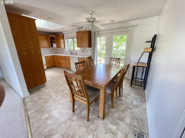 1860 Sw 193RD Ct, Beaverton, OR 97003