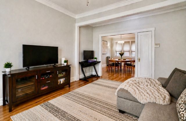 242 S Maple Avenue 1W, Oak Park, IL 60302