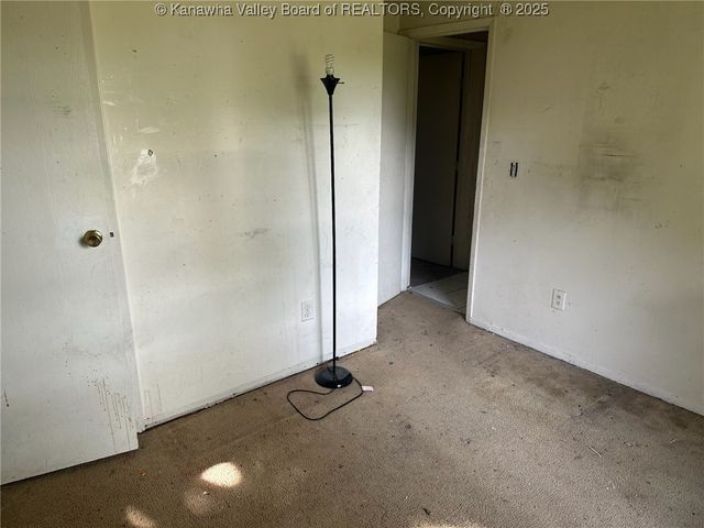 2 Shawnee Acres Circle, Dunbar, WV 25064