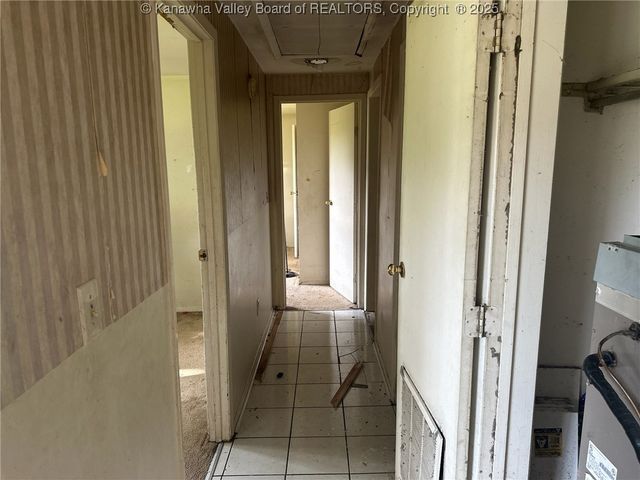 2 Shawnee Acres Circle, Dunbar, WV 25064