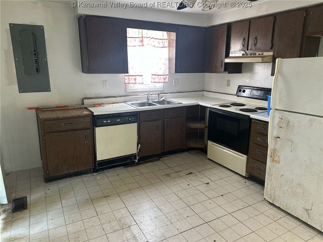 2 Shawnee Acres Circle, Dunbar, WV 25064