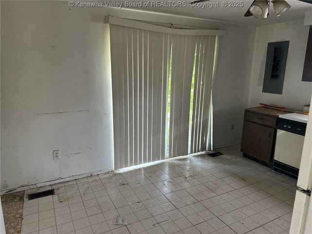 2 Shawnee Acres Circle, Dunbar, WV 25064