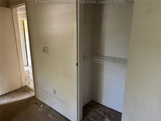 2 Shawnee Acres Circle, Dunbar, WV 25064