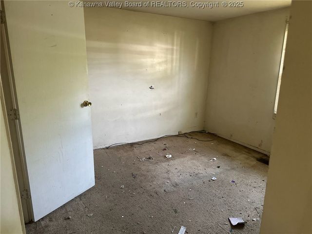 2 Shawnee Acres Circle, Dunbar, WV 25064