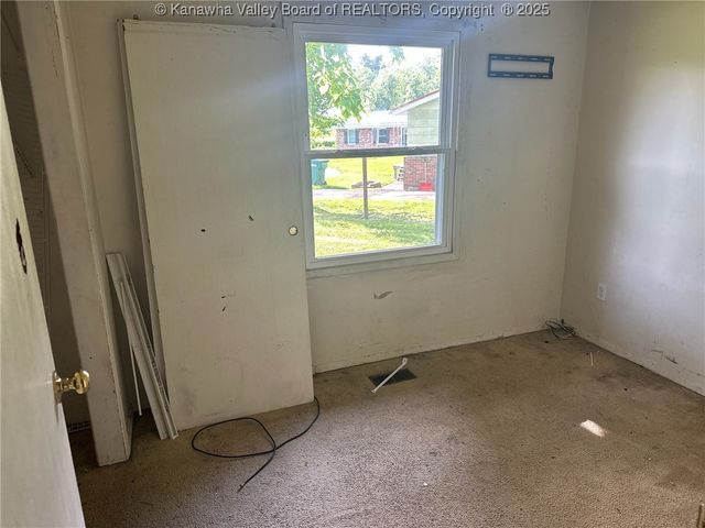 2 Shawnee Acres Circle, Dunbar, WV 25064