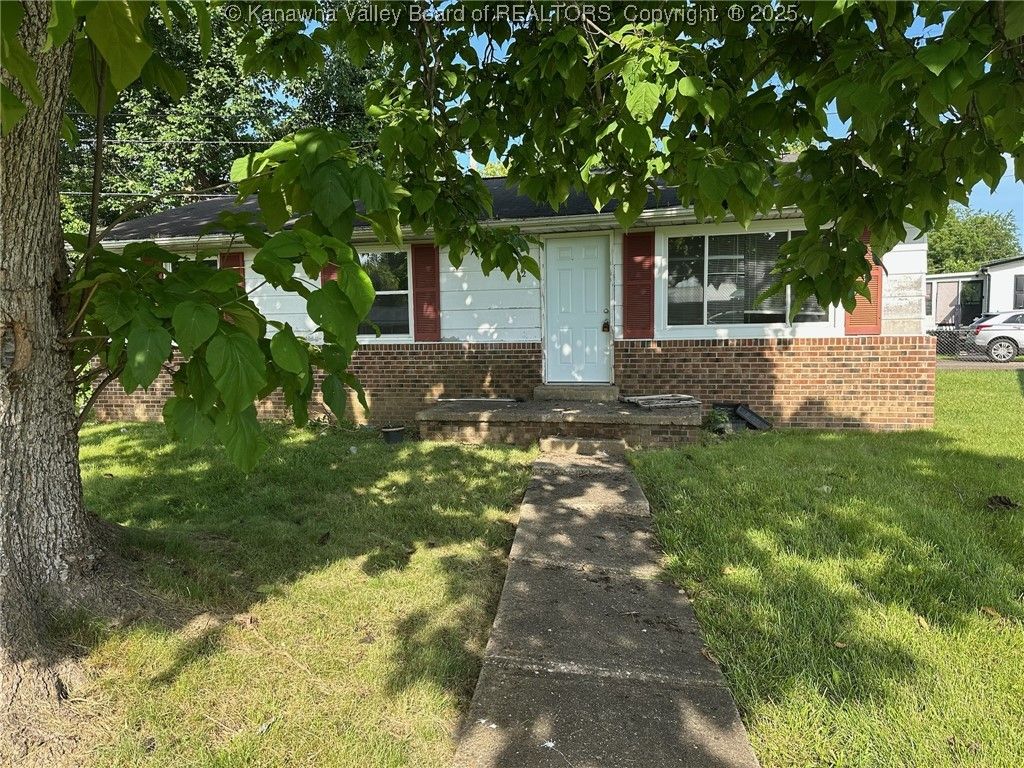 2 Shawnee Acres Circle, Dunbar, WV 25064