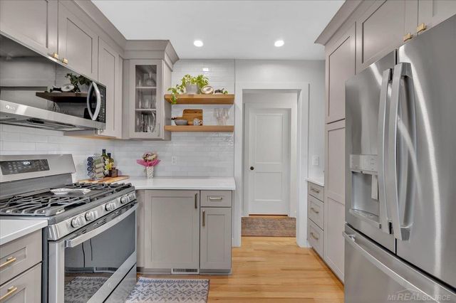 266 Royal Park Lane, Madison Heights, MI 48071