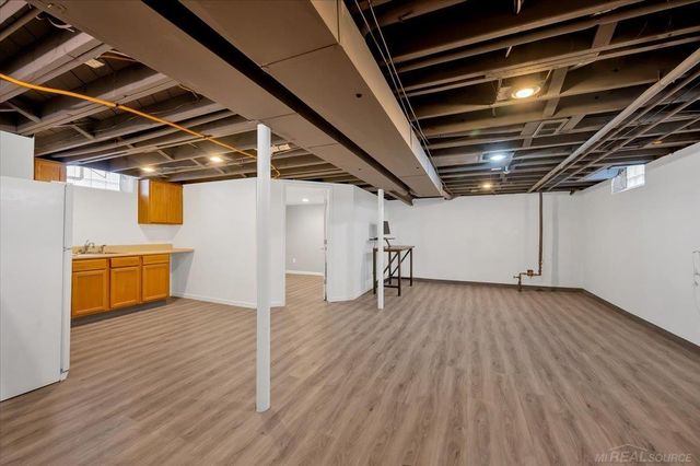 266 Royal Park Lane, Madison Heights, MI 48071