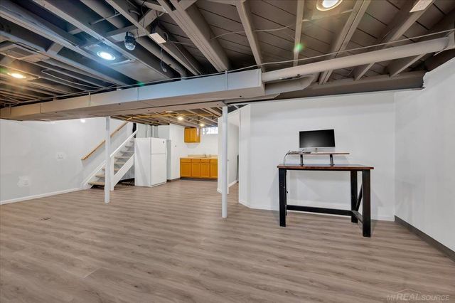 266 Royal Park Lane, Madison Heights, MI 48071