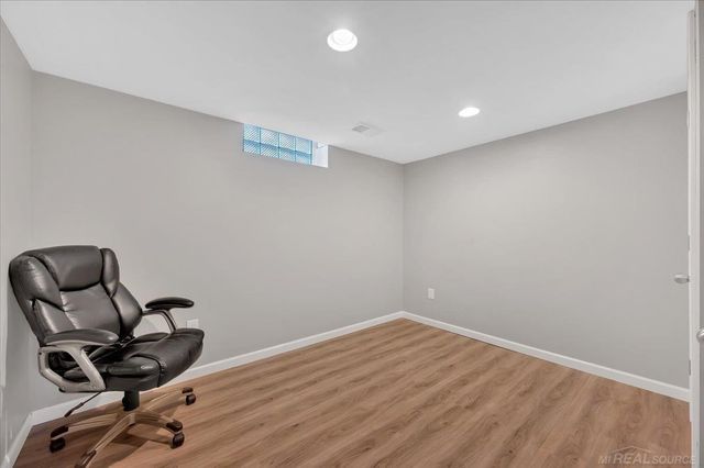 266 Royal Park Lane, Madison Heights, MI 48071