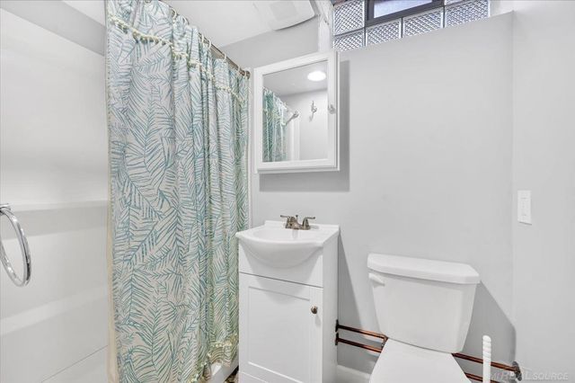 266 Royal Park Lane, Madison Heights, MI 48071