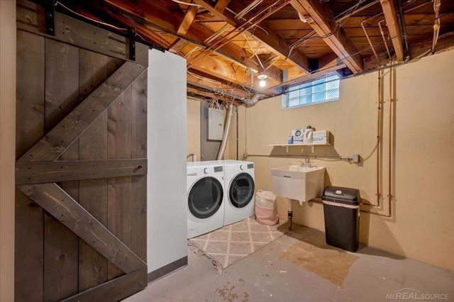 266 Royal Park Lane, Madison Heights, MI 48071