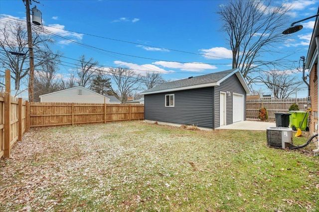 266 Royal Park Lane, Madison Heights, MI 48071